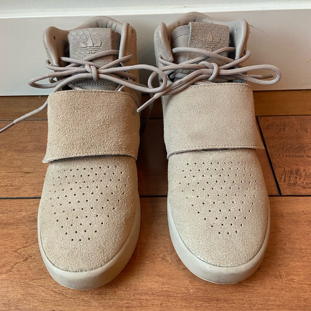 ADIDAS Originals Tubular Invader Strap Beige Shoes. Youth/Mens 5.5 (Women’s 7.5)